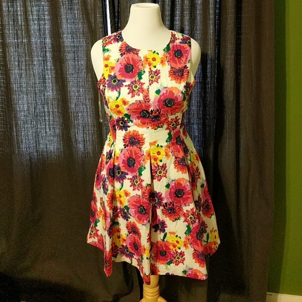 NWT Esley Floral Dress